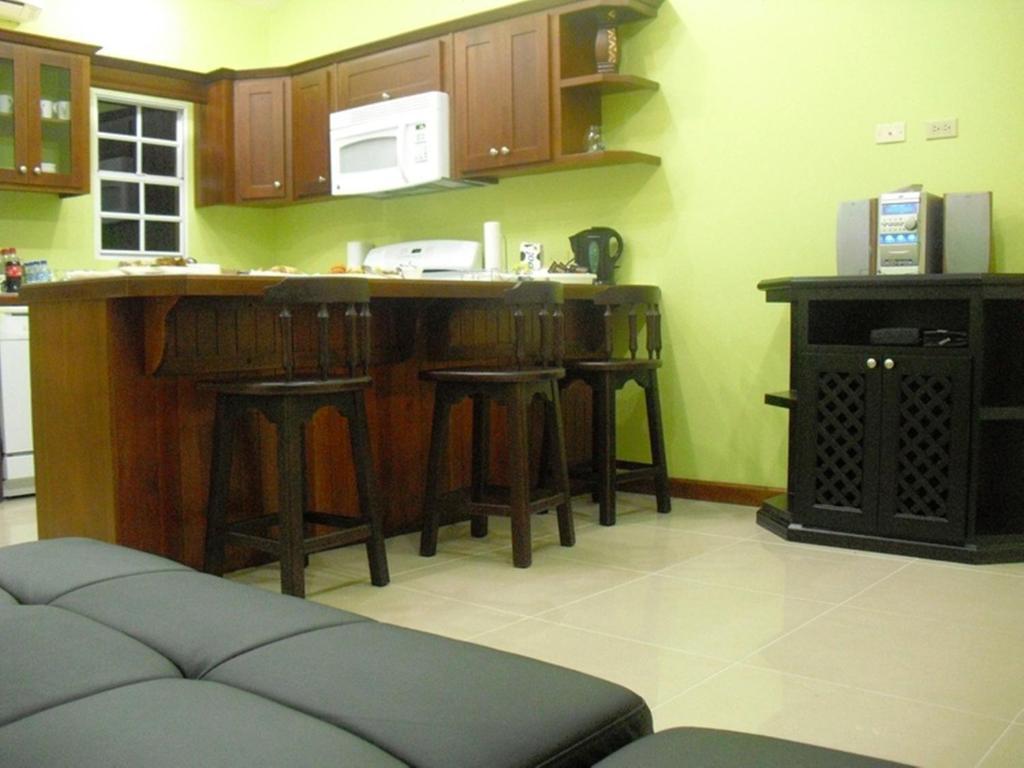 Piarco Village Suites Exteriör bild
