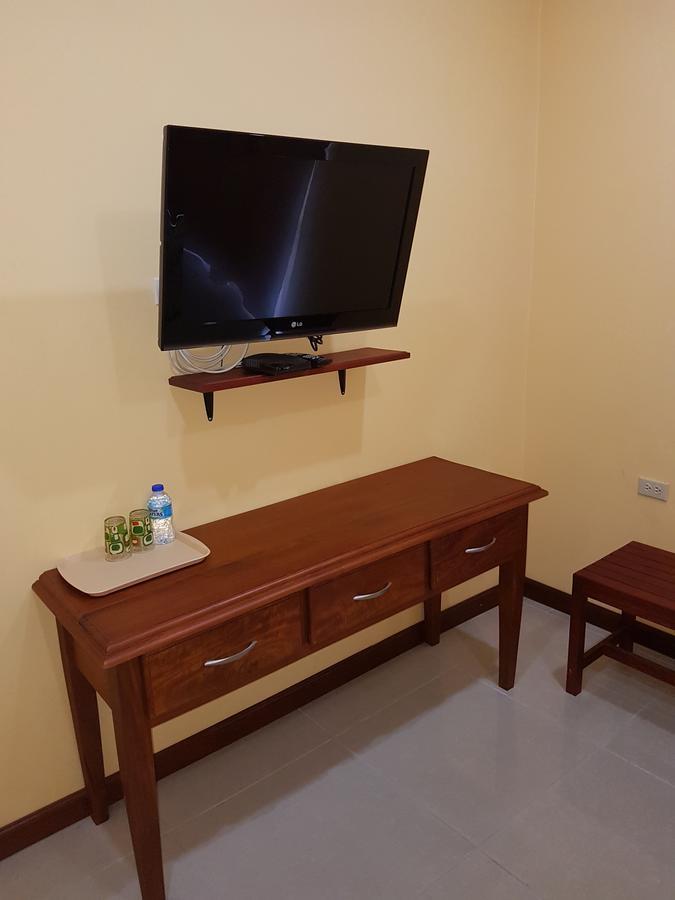 Piarco Village Suites Exteriör bild